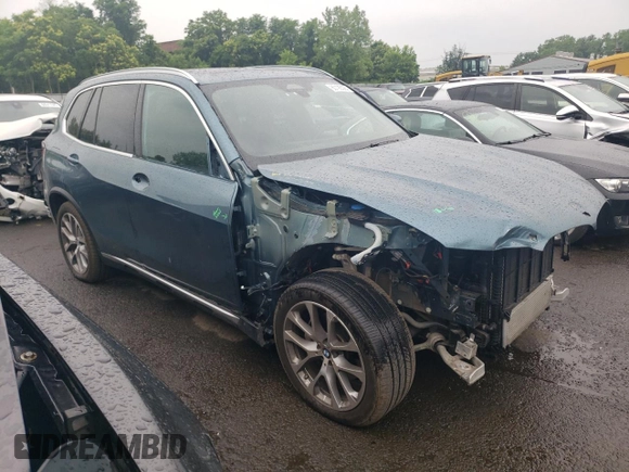 2024 BMW X5 xDrive40i with VIN 5UX23EU02R9T63818, listed as a Copart auction lot 60195525 with 26,773 mi miles and Salvage title. Bid and sale history available at DreamBid. Image 4.