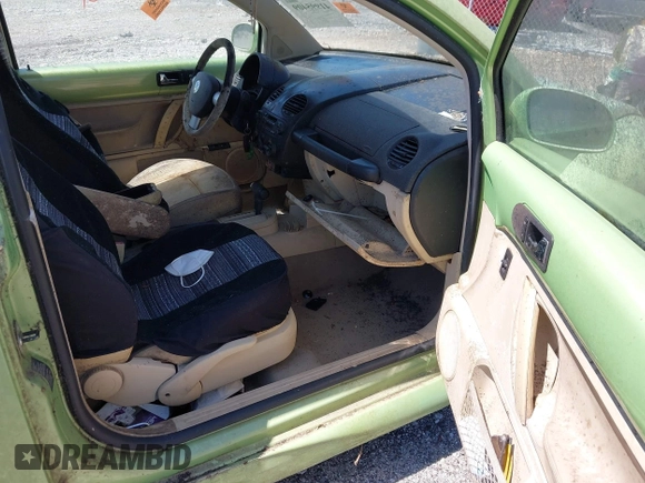 2003 Volkswagen Beetle GLS z VIN 3VWCK21C13M406167, wystawiony jako IAAI lot #41995409 z przebiegiem Nie podano mil oraz . Historia ofert i sprzedaży dostępna na DreamBid. Obrazek 5.