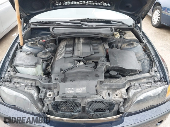 2005 BMW 3 Series 325i with VIN WBAEV33445KW16557, listed as a IAAI auction lot 41563840 with 228,001 mi miles. Bid and sale history available at carsss.com. Image 10.