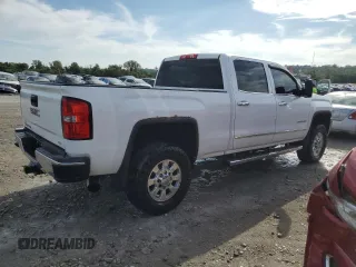 2015 GMC Sierra 3500HD SRW SLE z VIN 1GT423C80FF172338, wystawiony jako Copart lot #71542434 z przebiegiem 242 924 mil mil oraz Szkody całkowita. Historia ofert i sprzedaży dostępna na DreamBid. Obrazek 3.