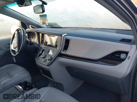 2017 Toyota Sienna XLE z VIN 5TDDZ3DC3HS171329, wystawiony jako IAAI lot #41136030 z przebiegiem 115 990 mil mil oraz . Historia ofert i sprzedaży dostępna na DreamBid. Obrazek 5.
