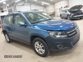2017 Volkswagen Tiguan S z VIN WVGBV7AX1HK040971, wystawiony jako IAAI lot #42230095 z przebiegiem 76 740 mil mil oraz . Historia ofert i sprzedaży dostępna na DreamBid. Obrazek 1.