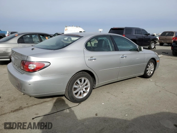 2002 Lexus ES 300 with VIN JTHBF30G825017879, listed as a Copart auction lot 81544894 with 245,783 mi miles and Salvage Title. Bid and sale history available at DreamBid. Image 3.