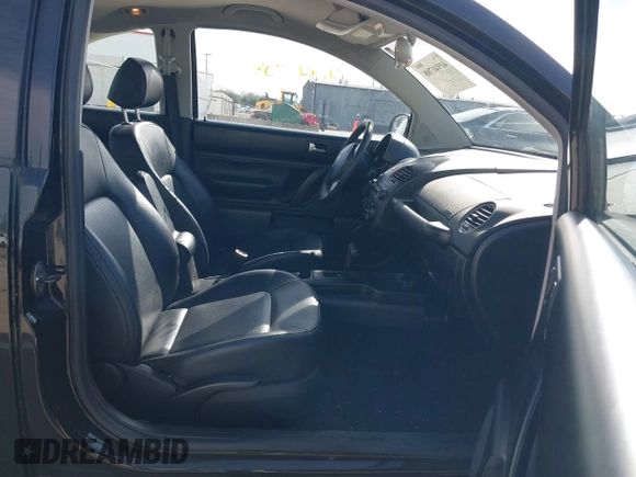 2010 Volkswagen New Beetle Coupe with VIN 3VWPW3AG0AM021811, listed as a IAAI auction lot 41941708 with 121,255 mi miles. Bid and sale history available at carsss.com. Image 5.