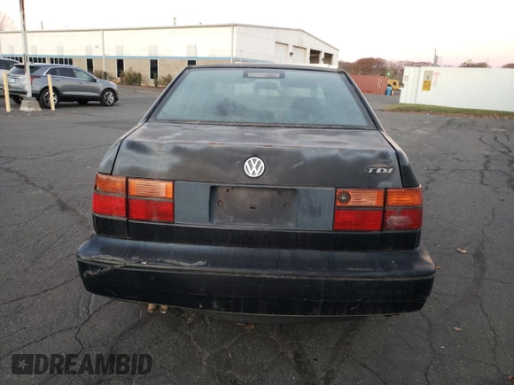 1998 Volkswagen Jetta TDI z VIN 3VWRF81H7WM228525, wystawiony jako Copart lot #65629323 z przebiegiem Nie podano mil oraz Szkoda całkowita • Salvage title. Historia ofert i sprzedaży dostępna na DreamBid. Obrazek 6.