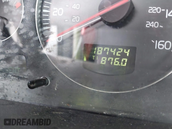 2005 Volvo S60 with VIN YV1RS592052430958, listed as a IAAI auction lot 42115131 with 187,424 mi miles. Bid and sale history available at carsss.com. Image 7.