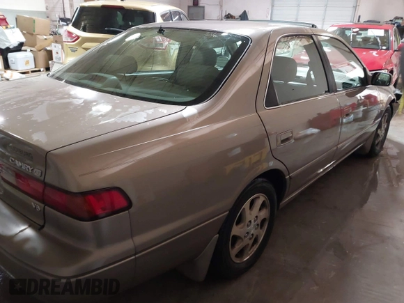 1999 Toyota Camry LE z VIN JT2BF28K7X0167855, wystawiony jako IAAI lot #41609230 z przebiegiem 242 398 mil mil oraz . Historia ofert i sprzedaży dostępna na DreamBid. Obrazek 4.