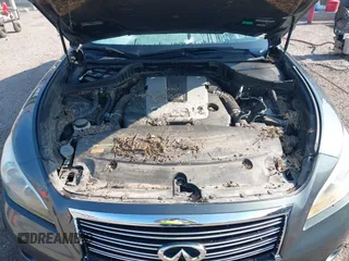 2013 Infiniti M z VIN JN1BY1AR5DM603855, wystawiony jako IAAI lot #42454181 z przebiegiem 130 409 mil mil oraz . Historia ofert i sprzedaży dostępna na DreamBid. Obrazek 10.