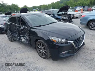 2018 Mazda 3 Touring z VIN 3MZBN1V36JM202498, wystawiony jako IAAI lot #42380709 z przebiegiem 108 930 mil mil oraz . Historia ofert i sprzedaży dostępna na DreamBid. Obrazek 1.