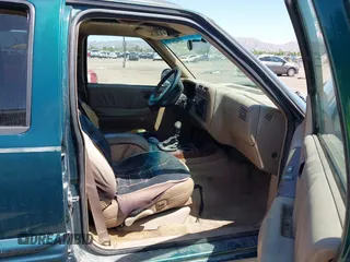 1996 Oldsmobile Bravada z VIN 1GHDT13W5T2711291, wystawiony jako IAAI lot #42502672 z przebiegiem 219 062 mil mil oraz . Historia ofert i sprzedaży dostępna na DreamBid. Obrazek 5.