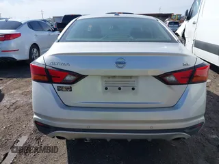2019 Nissan Altima 2.5 SL with VIN 1N4BL4EV5KC185679, listed as a IAAI auction lot 41658107 with 136,662 mi miles. Bid and sale history available at carsss.com. Image 17.