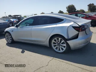 2018 Tesla Model 3 Long Range Battery z VIN 5YJ3E1EB4JF069307, wystawiony jako Copart lot #55079415 z przebiegiem 96 899 mil mil oraz Szkoda całkowita • Salvage title. Historia ofert i sprzedaży dostępna na DreamBid. Obrazek 2.