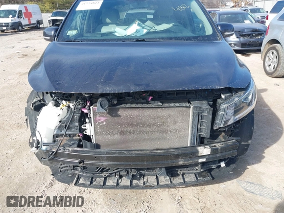 2020 Kia Sedona LX with VIN KNDMB5C13L6617567, listed as a IAAI auction lot 41774812 with 68,500 mi miles. Bid and sale history available at carsss.com. Image 6.