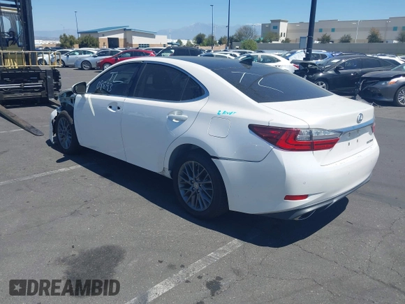 2018 Lexus ES with VIN 58ABK1GG8JU096535, listed as a IAAI auction lot 42009893 with 65,225 mi miles. Bid and sale history available at carsss.com. Image 3.