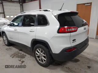 2015 Jeep Cherokee Latitude z VIN 1C4PJMCB4FW635406, wystawiony jako IAAI lot #41168412 z przebiegiem 131 089 mil mil oraz . Historia ofert i sprzedaży dostępna na DreamBid. Obrazek 3.