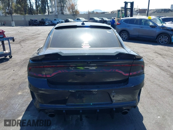 2019 Dodge Charger SRT Hellcat z VIN 2C3CDXL91KH749445, wystawiony jako IAAI lot #42300340 z przebiegiem 68 224 mil mil oraz . Historia ofert i sprzedaży dostępna na DreamBid. Obrazek 17.
