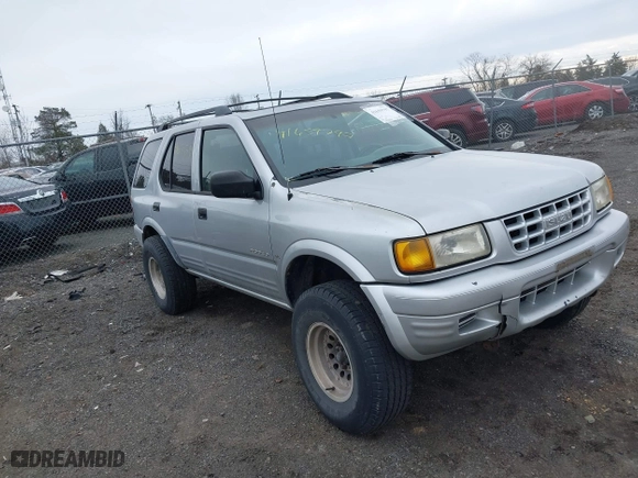 1998 Isuzu Rodeo S with VIN 4S2CM58W6W4375632, listed as a IAAI auction lot 41659797 with 195,732 mi miles. Bid and sale history available at carsss.com. Image 1.