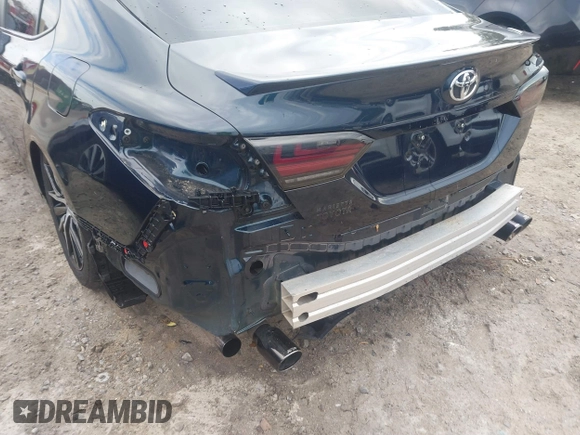 2020 Toyota Camry SE with VIN 4T1G11AK6LU969747, listed as a IAAI auction lot 41723352 with 47,607 mi miles. Bid and sale history available at carsss.com. Image 20.