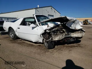 1988 Pontiac Firebird z VIN 1G2FS21S4JL245615, wystawiony jako Copart lot #73486314 z przebiegiem 144 774 mil mil oraz Czysty tytuł • Clean title. Historia ofert i sprzedaży dostępna na DreamBid. Obrazek 4.