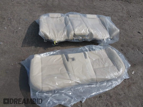 2018 Lexus ES 350 z VIN 58ABK1GG9JU095152, wystawiony jako IAAI lot #42505533 z przebiegiem 70 555 mil mil oraz . Historia ofert i sprzedaży dostępna na DreamBid. Obrazek 12.