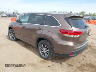 2017 Toyota Highlander XLE with VIN 5TDJZRFH4HS483304, listed as a IAAI auction lot 42134994 with 115,322 mi miles and . Bid and sale history available at DreamBid. Image 3.