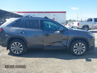 2020 Toyota RAV4 XLE Premium with VIN 2T3C1RFV3LW065281, listed as a IAAI auction lot 41756443 with 17,354 mi miles. Bid and sale history available at carsss.com. Image 13.