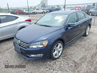 2014 Volkswagen Passat SE z VIN 1VWBN7A33EC085317, wystawiony jako IAAI lot #42400049 z przebiegiem 134 609 mil mil oraz . Historia ofert i sprzedaży dostępna na DreamBid. Obrazek 2.