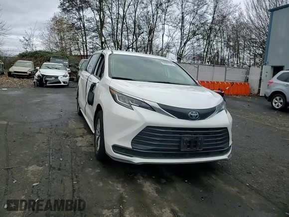 2021 Toyota Sienna LE z VIN 5TDKSKFC1MS017585, wystawiony jako Copart lot #84968164 z przebiegiem 31 279 mil mil oraz Szkoda całkowita • Salvage title. Historia ofert i sprzedaży dostępna na DreamBid. Obrazek 12.