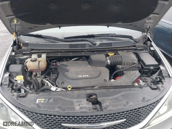2017 Chrysler Pacifica Limited with VIN 2C4RC1GG6HR620540, listed as a IAAI auction lot 41612102 with 172,687 mi miles. Bid and sale history available at carsss.com. Image 10.