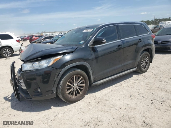 2018 Toyota Highlander SE with VIN 5TDJZRFH3JS839344, listed as a Copart auction lot 53492575 with 71,431 mi miles and Salvage Title. Bid and sale history available at carsss.com. Image 1.