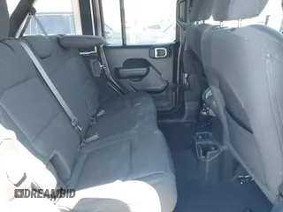2022 Jeep Wrangler Unlimited Sport S z VIN 1C4HJXDG6NW134306, wystawiony jako IAAI lot #42206796 z przebiegiem 45 303 mil mil oraz . Historia ofert i sprzedaży dostępna na DreamBid. Obrazek 8.