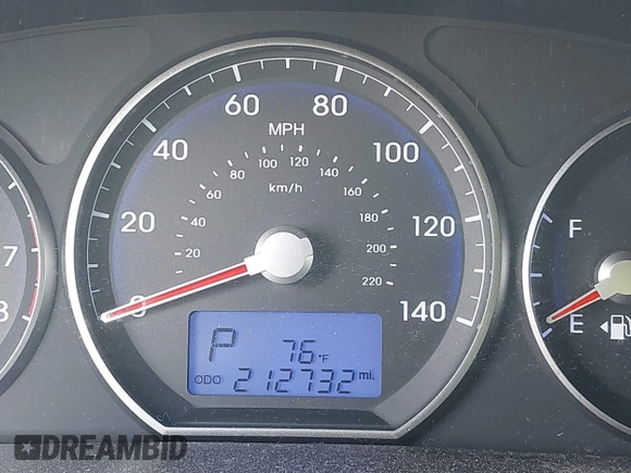 2011 Hyundai Santa Fe GLS z VIN 5XYZGDABXBG065025, wystawiony jako IAAI lot #42164688 z przebiegiem 212 732 mil mil oraz . Historia ofert i sprzedaży dostępna na DreamBid. Obrazek 7.