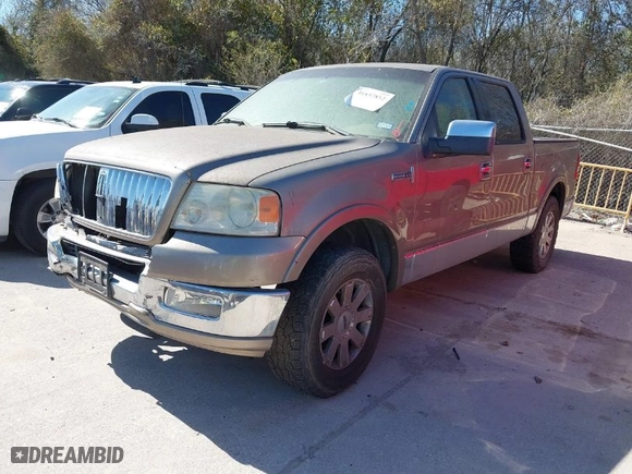 2006 Lincoln Mark LT with VIN 5LTPW16556FJ07344, listed as a IAAI auction lot 41837852 with 165,962 mi miles. Bid and sale history available at carsss.com. Image 2.