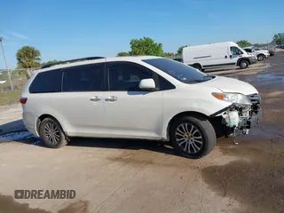 2018 Toyota Sienna XLE Auto Access Seat with VIN 5TDYZ3DC9JS960124, listed as a IAAI auction lot 41674758 with 109,021 mi miles. Bid and sale history available at carsss.com. Image 13.