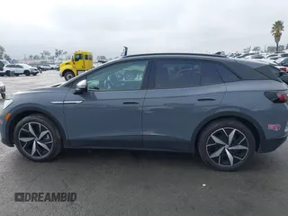 2023 Volkswagen ID.4 S z VIN 1V25MPE80PC051099, wystawiony jako IAAI lot #41332507 z przebiegiem 12 037 mil mil oraz . Historia ofert i sprzedaży dostępna na DreamBid. Obrazek 14.