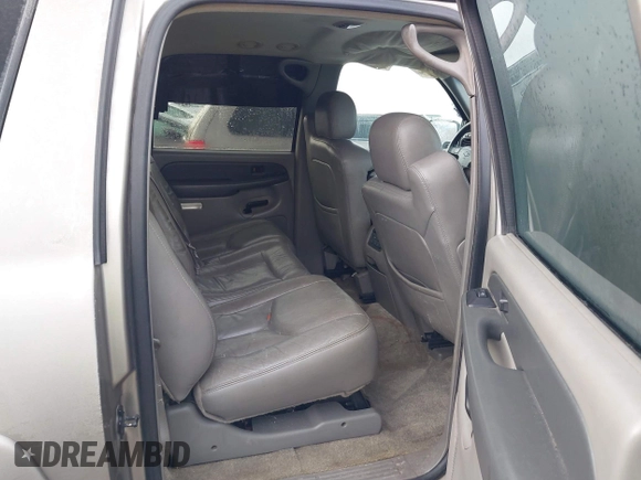 2003 Chevrolet Suburban LT with VIN 3GNGK26UX3G117266, listed as a IAAI auction lot 41615482 with 276,761 mi miles. Bid and sale history available at carsss.com. Image 8.