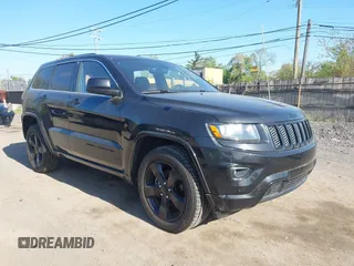 2015 Jeep Grand Cherokee Altitude z VIN 1C4RJFAG3FC679823, wystawiony jako IAAI lot #42233125 z przebiegiem 105 070 mil mil oraz . Historia ofert i sprzedaży dostępna na DreamBid. Obrazek 1.
