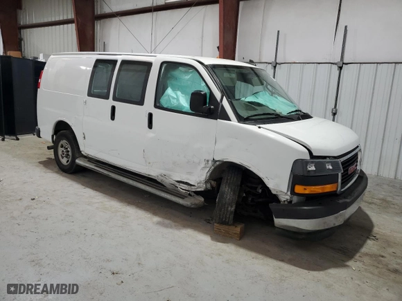 2023 GMC Savana Cargo Van with VIN 1GTW7AFP9P1123588, listed as a Copart auction lot 47600395 with 32,157 mi miles and Clean Title. Bid and sale history available at carsss.com. Image 4.
