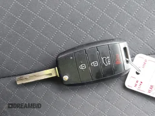 2018 Kia Sorento LX z VIN 5XYPGDA3XJG429121, wystawiony jako IAAI lot #42351051 z przebiegiem 108 106 mil mil oraz . Historia ofert i sprzedaży dostępna na DreamBid. Obrazek 11.