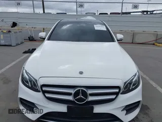 2019 Mercedes-Benz E 300 z VIN WDDZF4JB9KA611936, wystawiony jako IAAI lot #42101144 z przebiegiem 82 805 mil mil oraz . Historia ofert i sprzedaży dostępna na DreamBid. Obrazek 12.