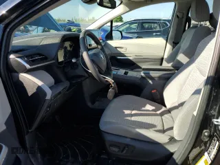 2022 Toyota Sienna LE z VIN 5TDBSKFCXNS060663, wystawiony jako Copart lot #52490575 z przebiegiem 48 466 mil mil oraz Szkody całkowita. Historia ofert i sprzedaży dostępna na DreamBid. Obrazek 7.