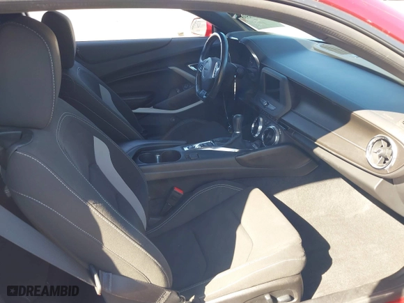 2019 Chevrolet Camaro 1LT with VIN 1G1FA1RXXK0117139, listed as a IAAI auction lot 41809598 with 24,286 mi miles. Bid and sale history available at carsss.com. Image 5.
