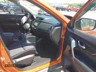 2017 Nissan Rogue S z VIN JN8AT2MVXHW021187, wystawiony jako IAAI lot #42645423 z przebiegiem 78 128 mil mil oraz . Historia ofert i sprzedaży dostępna na DreamBid. Obrazek 5.