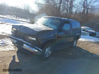 1998 Chevrolet Tahoe with VIN 3GNEK18R5WG130358, listed as a IAAI auction lot 41428005 with 218,513 mi miles. Bid and sale history available at carsss.com. Image 2.