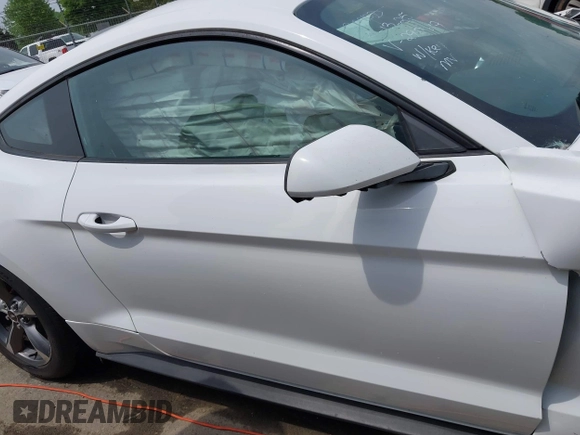 2016 Ford Mustang V6 z VIN 1FA6P8AMXG5292619, wystawiony jako IAAI lot #42088066 z przebiegiem 101 905 mil mil oraz . Historia ofert i sprzedaży dostępna na DreamBid. Obrazek 13.