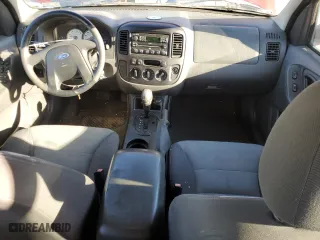 2005 Ford Escape XLS Value with VIN 1FMYU92Z45KB08619, listed as a Copart auction lot 80997664 with 132,417 mi miles and Clean Title. Bid and sale history available at carsss.com. Image 8.
