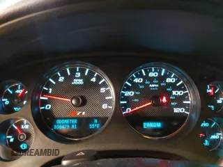 2010 Chevrolet Suburban LT z VIN 1GNUKJE32AR106197, wystawiony jako IAAI lot #42378134 z przebiegiem 106 479 mil mil oraz . Historia ofert i sprzedaży dostępna na DreamBid. Obrazek 7.