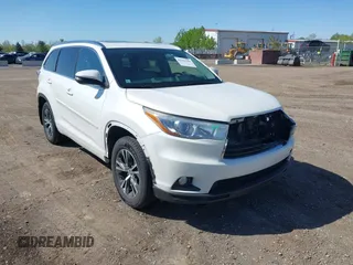 2016 Toyota Highlander XLE z VIN 5TDJKRFH9GS319047, wystawiony jako IAAI lot #42221148 z przebiegiem 121 918 mil mil oraz . Historia ofert i sprzedaży dostępna na DreamBid. Obrazek 1.
