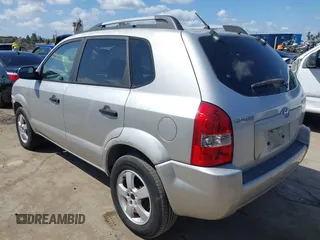 2005 Hyundai Tucson GL with VIN KM8JM12B95U097899, listed as a IAAI auction lot 41953290 with 111,090 mi miles. Bid and sale history available at carsss.com. Image 3.