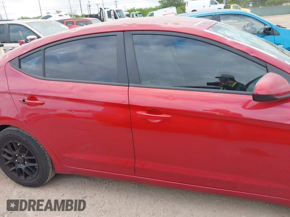 2017 Hyundai Elantra SE z VIN 5NPD74LF8HH209490, wystawiony jako IAAI lot #42016444 z przebiegiem 80 923 mil mil oraz . Historia ofert i sprzedaży dostępna na DreamBid. Obrazek 13.
